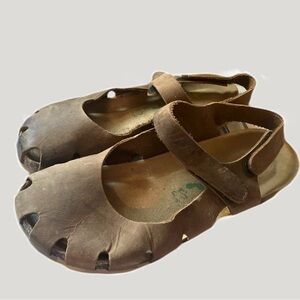 BioNatura Sandals. Velcro straps. SIZE 38 or 7.5. Very GOOD CONDITION.  BR. Lth